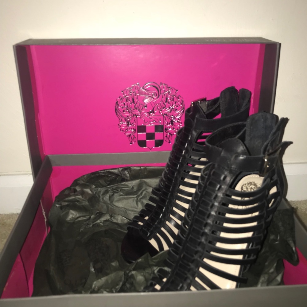 COPY - Beautiful leather pumps by VINCE CAMUTO - Picture 3 of 4